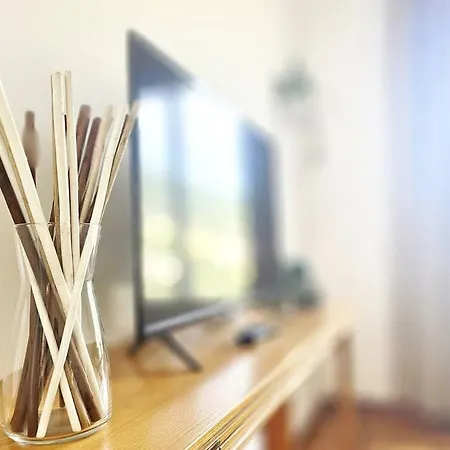 Parking,wifi, Netflix - Sunny Sea View Haven Appartement *