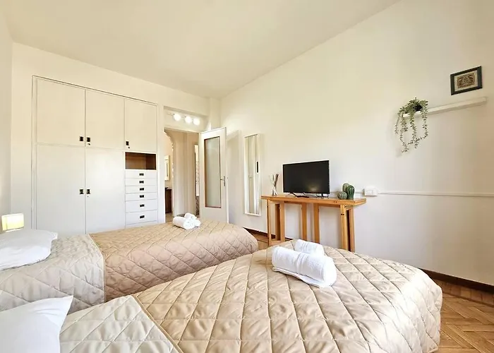 Parking,wifi, Netflix - Sunny Sea View Haven *