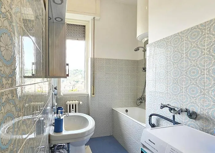 Parking,wifi, Netflix - Sunny Sea View Haven